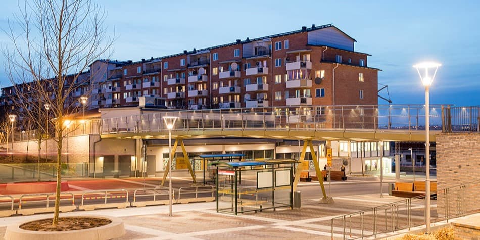 Rinkeby-Kista, Stockholm — Rinkebybron med karakteristisk modern arkitektur. Hitta privatägda veterinärer och djurkliniker i Rinkeby-Kista.