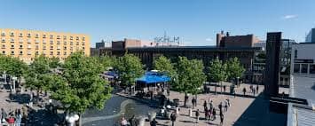 Skärholmen, Stockholm — Skärholmens centrum sett från torget. Hitta privatägda veterinärer och djurkliniker i Skärholmen.